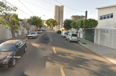 Idosa de 89 anos é assaltada ao chegar em casa