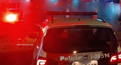 Homem é preso ao tentar enforcar PM com fio elétrico em Marília 