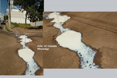 Moradores reclamam de vazamento em supermercado