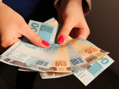 Saque do abono salarial tem novo prazo; saiba se você tem direito