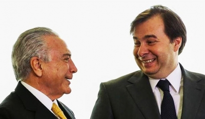 Maia assume interinamente a presidência do país