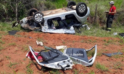 Homem de 80 anos morre após capotamento em vicinal, na região