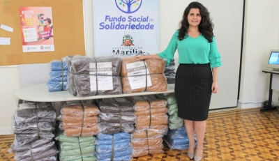 Doação da ACIM abre a Campanha Cobertores Solidários do Fundo Social