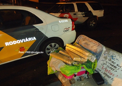 Mulher é presa com 18 kg de maconha