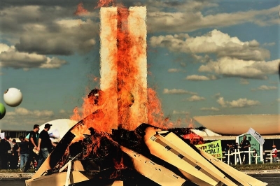 Idade mínima para aposentadoria de policiais deve cair para 55