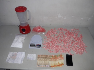 Casal é preso com cocaína e dinheiro na zona sul