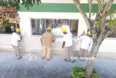 Presos de semiaberto reformam a Santa Casa de Garça