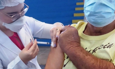 Prefeitura coloca ônibus gratuito no terminal para imunização desse sábado, dia 8