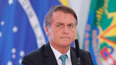 Com obstrução intestinal, Bolsonaro é novamente internado