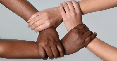 Adolescente denuncia racismo na internet