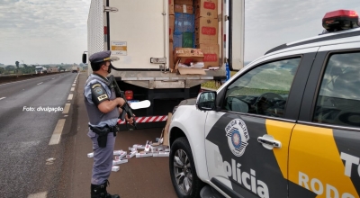 Polícia Rodoviária apreende contrabando de cigarros na região