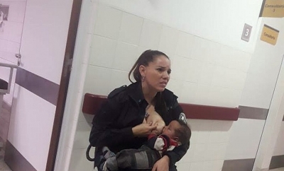 Instinto materno: policial amamenta bebê que chorava de fome