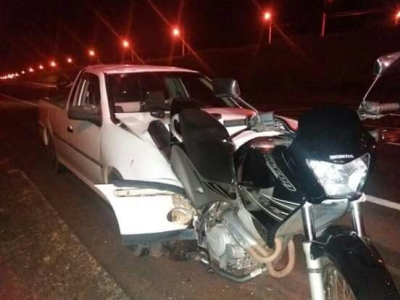 Motociclista morre após colisão com Saveiro