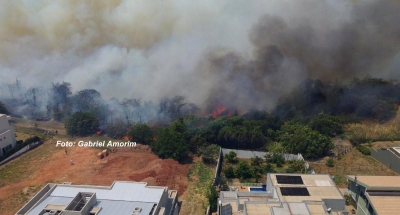 Corpo de Bombeiros tem dia de combate à incêndios em Marilia