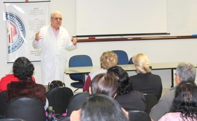 Cirurgião cardíaco reúne profissionais da rede para abordar uso do marcapasso