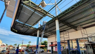 Pompeia: Prefeitura reforma estação rodoviária a partir da cobertura para conter infiltrações