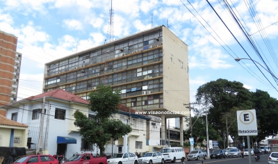 Parte dos servidores ainda fica sem salário. Sindicato questiona próximos pagamentos