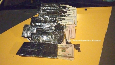 Peruano é preso com mais de 110 mil dólares em fundo falso