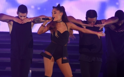 Ariana Grande fará show beneficente em Manchester
