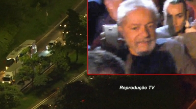 Após 26 horas de resistência, Lula se entrega à Polícia Federal