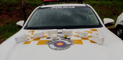 Bolivianas são presas com pasta base de cocaína no corpo