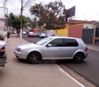 SUSTO: Carro perde freio             no centro