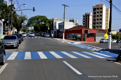 Emdurb instala faixa especial na Vicente Ferreira