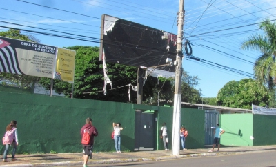 Governo suspende pagamento de professores