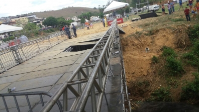 Ponte improvisada em culto do apóstolo Valdomiro desaba e deixa 40 feridos