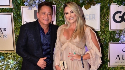 Leonardo faz rara aparição com mulher e diz que emagreceu sem largar bebida