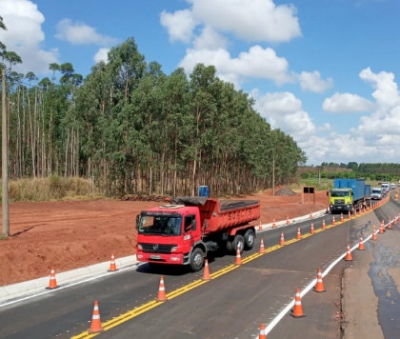 Tráfego na SP 294 tem desvio temporário para obras em Oriente 