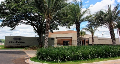 Boulevard Park Resort, na Avenida Cascata, começa a receber paisagismo elaborado por Benedito Abbud