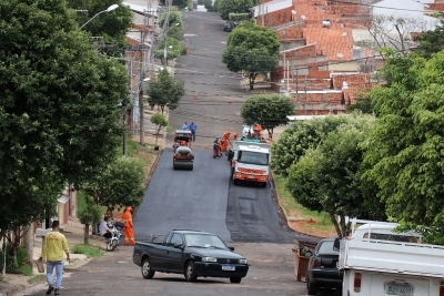 Prefeitura inicia pavimentação da rua Abdo Haddad Filho no Parque dos Ipês