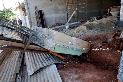 Pedreiro fica gravemente ferido na região ao ser atingido por estrutura de concreto