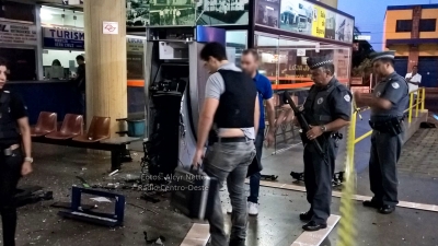 Polícia caça na região criminosos que explodiram caixas eletrônicos em Garça
