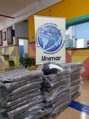 Atlética do curso de Arquitetura e Urbanismo da Unimar distribui cobertores arrecadados em campanha 