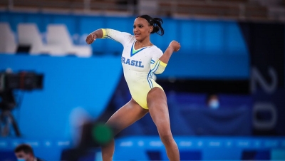 Rebeca Andrade dá show em Tóquio e se classifica para três finais