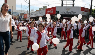 Marília completa 89 anos nesta quarta. Desfile começa às 9h. Confira as atrações