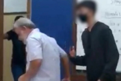Aluno puxa cadeira de professor e o ameaça em escola da região