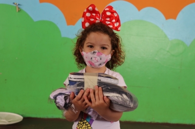 Prefeitura inicia entrega de uniformes escolares de inverno e de verão