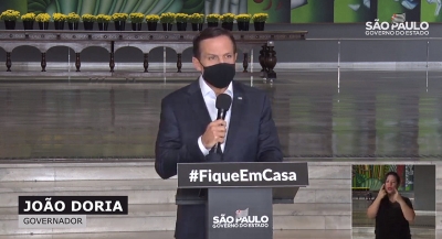 Governo libera funcionamento de comércio e serviços até às 21h 