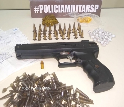 Traficante "terceiriza" venda e rapaz acaba preso pela PM