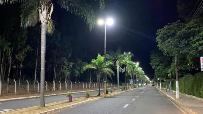 Prefeitura conclui nova iluminação na avenida Benedito Alves Delfino, em Marília