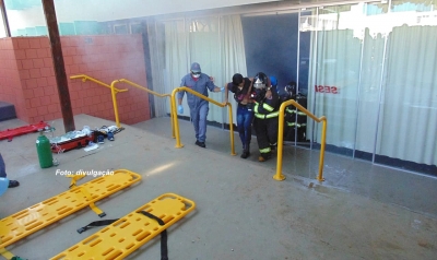 Corpo de Bombeiros faz simulado no Sesi em Marília