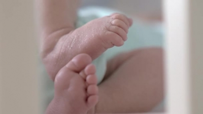 Mãe mata filha recém-nascida, dá descarga na criança e é presa 