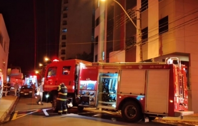 Incêndio em apartamento mobiliza equipes do Corpo de Bombeiro em Marília