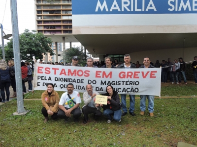GREVE: Servidores aguardam audiência com prefeito