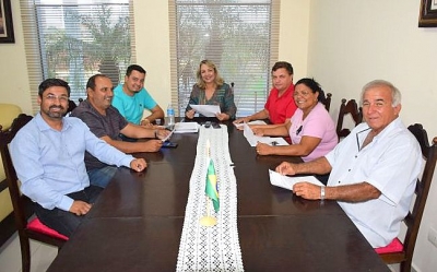 Prefeita Tina propõe reajuste de 4% para servidores e eleva tíquete alimentação para R$ 400