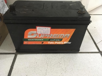 Cara de pau: rapaz furta bateria e, ao ser preso, diz que ganhou de "um amigo"