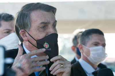 Em novo veto, Bolsonaro desobriga uso de máscaras em presídios